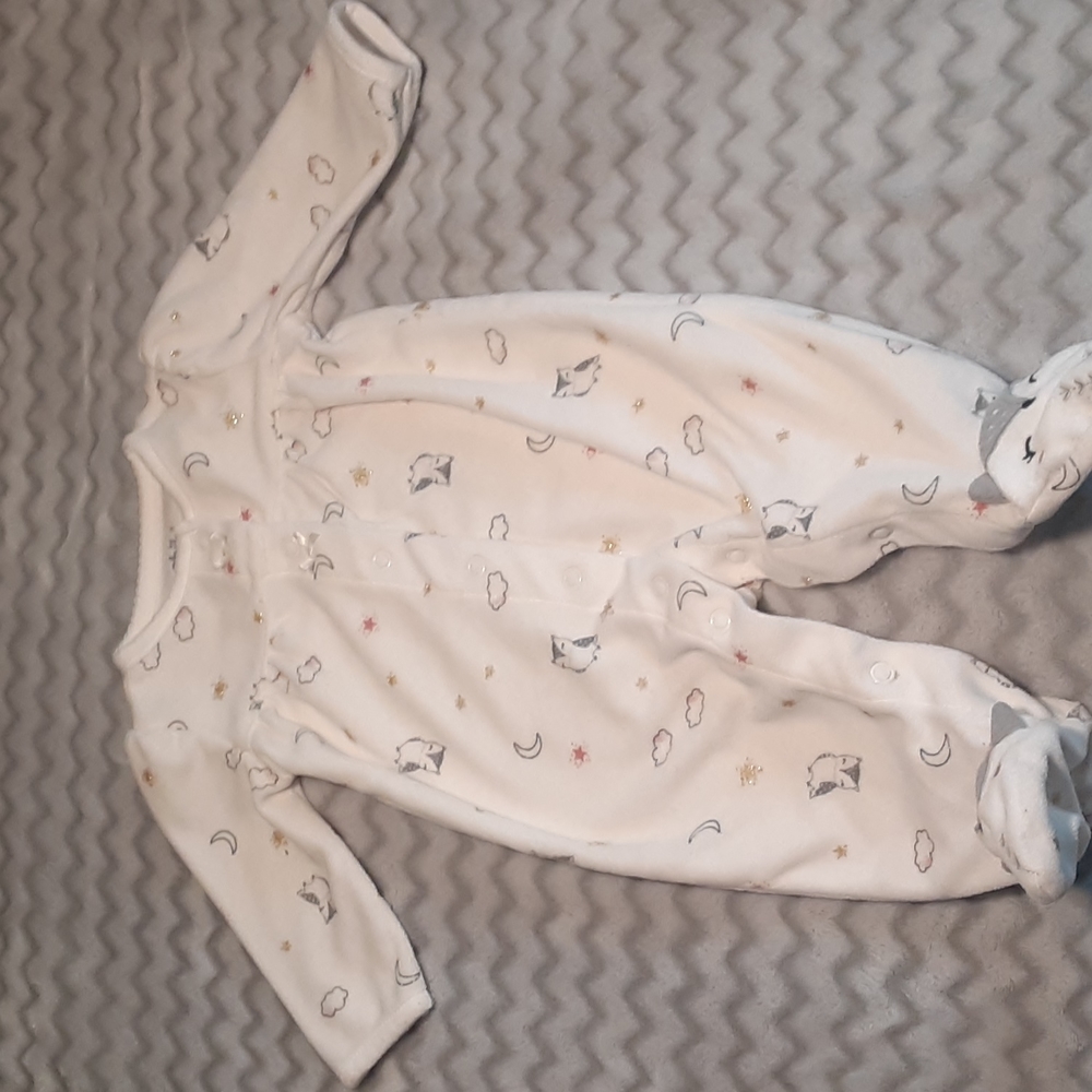 Carter's footed sleeper. Sleep and play